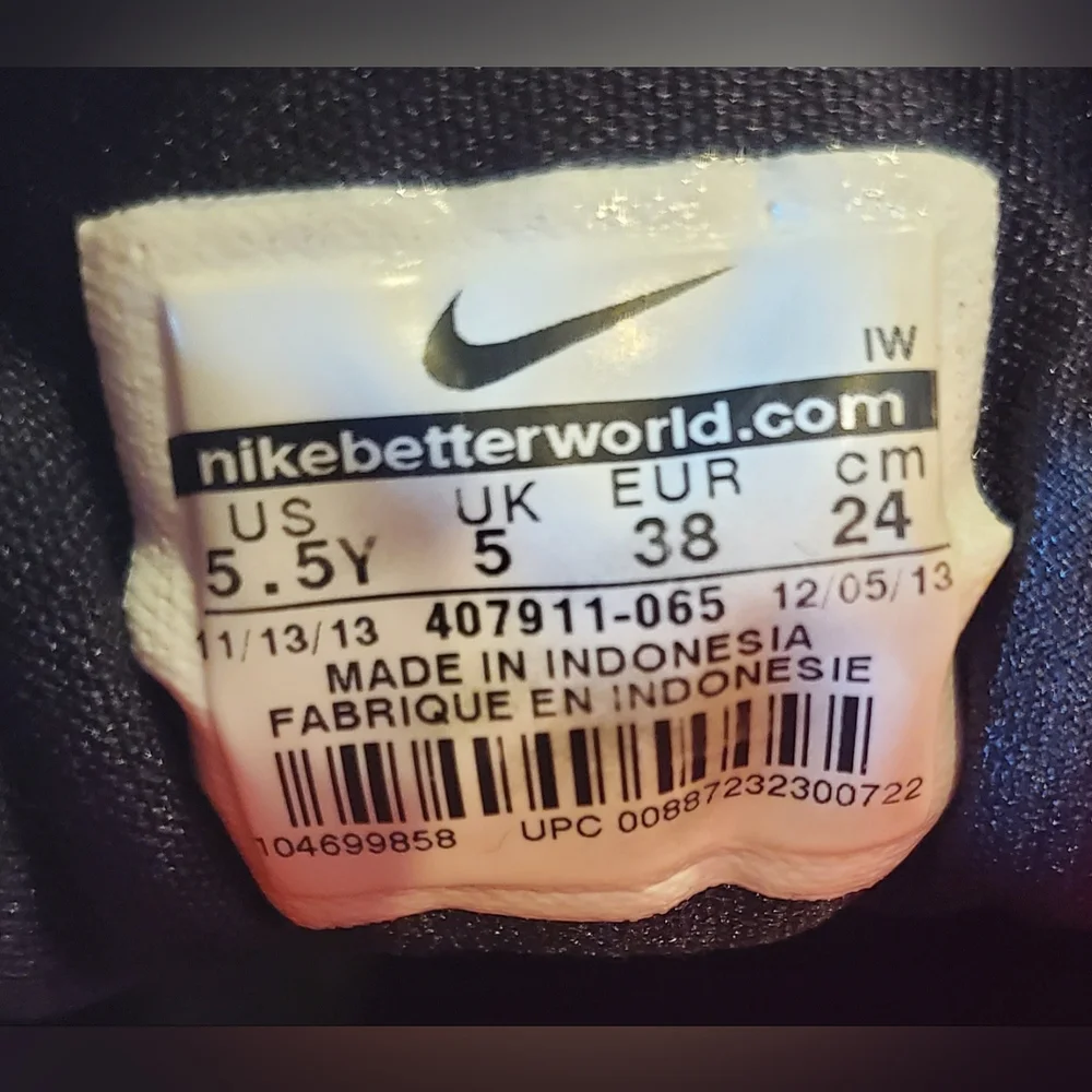 NIKE AIR DIAMOND TURF 2 GS ☆ Wolf Grey Crimson ☆ SIZE 5.5Y or 7 US WOMENS ☆ EUC - Picture 9 of 12